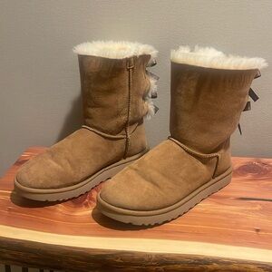 UGG Bailey Bow II women’s size 10